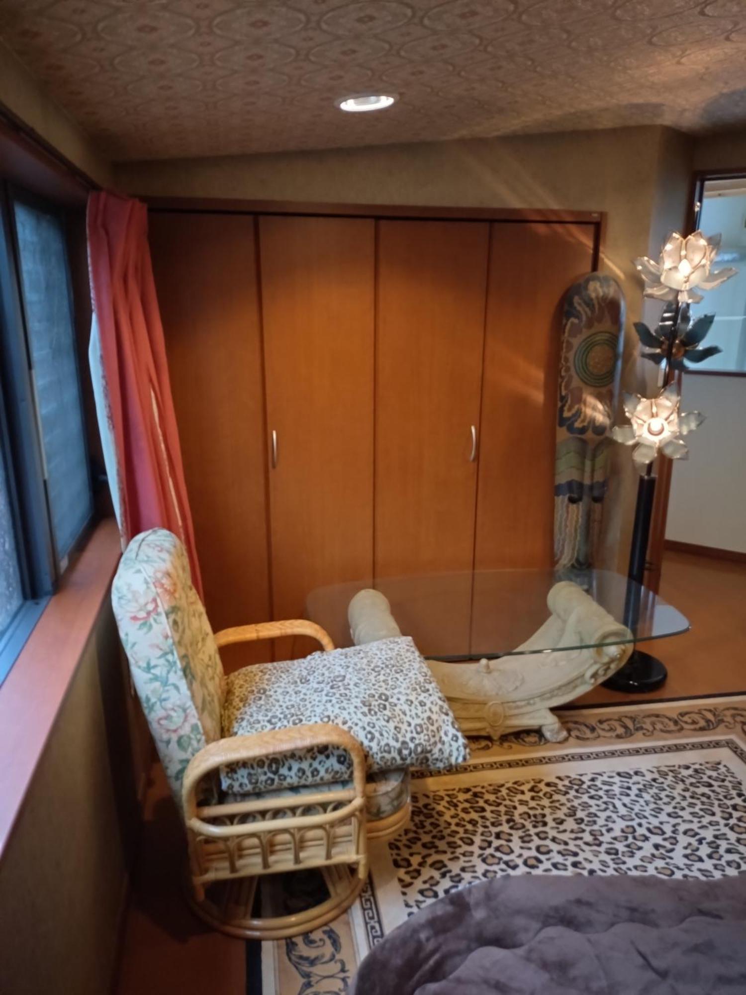 Stage Apartment *